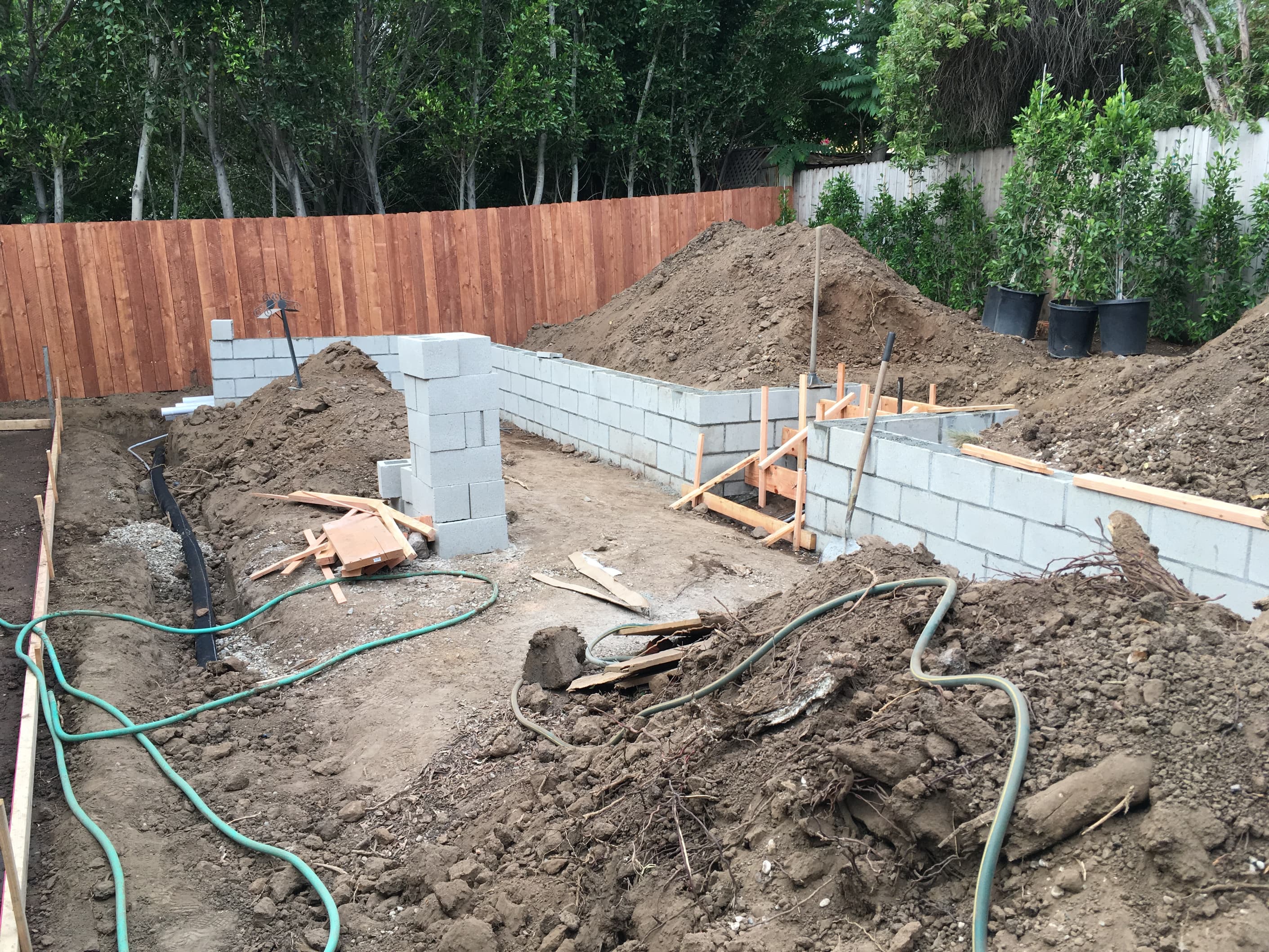 Backyard landscape design & renovation with artificial grass Gallery